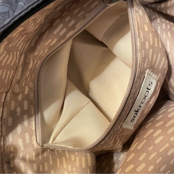 Sakroots Blue Floral Nylon Tote comes with matching wristlet - Picture 5 of 16